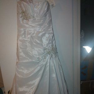 Gorgeous Bridal Gown/Wedding Dress NWT!!